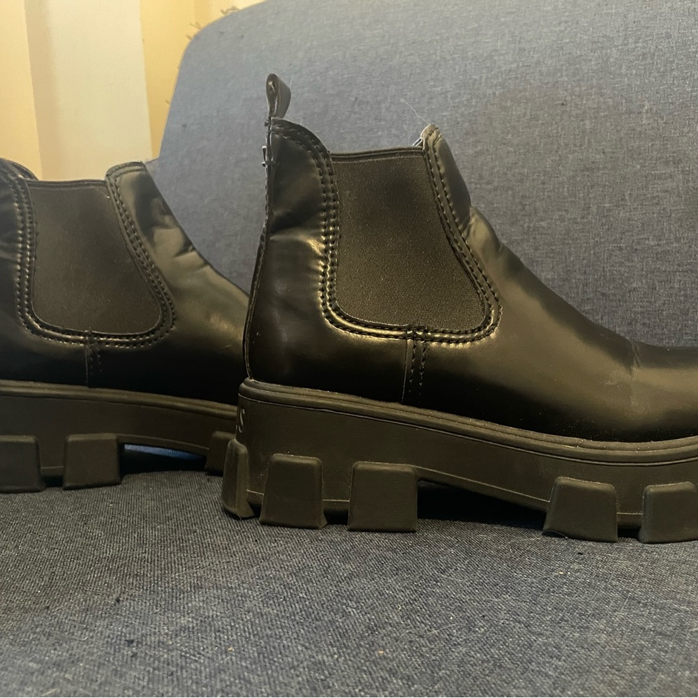 Black Leather Women’s Chelsea Boots